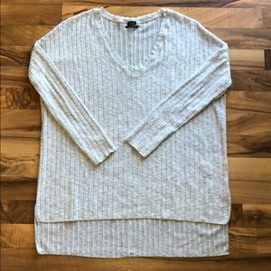 URBAN OUTFITTERS SWEATER